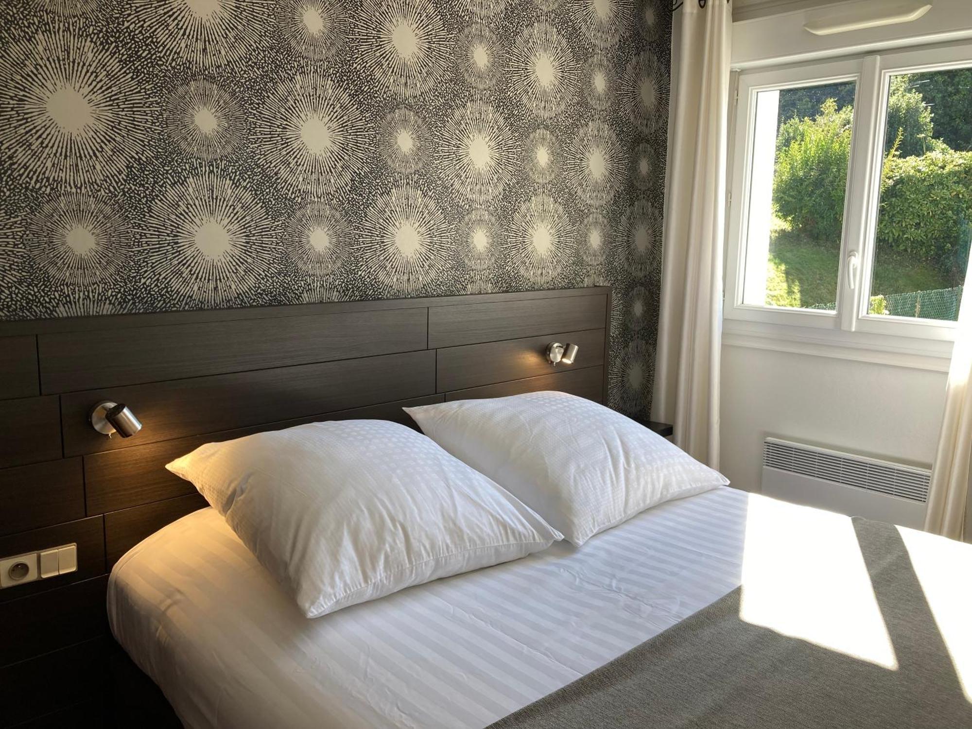 The Originals City, Hotel Du Chateau, 폰티비 외부 사진