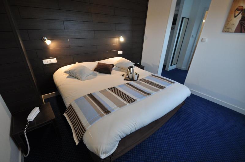The Originals City, Hotel Du Chateau, 폰티비 외부 사진