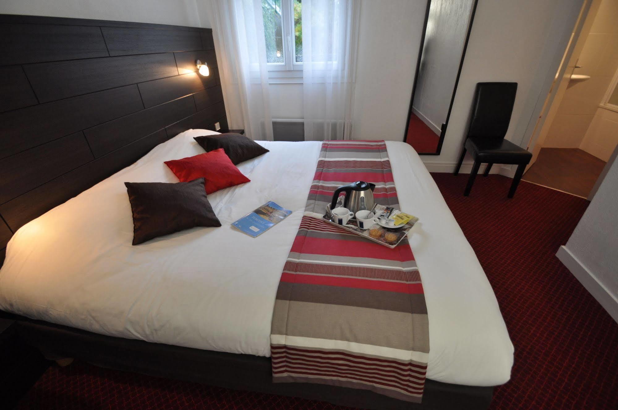 The Originals City, Hotel Du Chateau, 폰티비 외부 사진