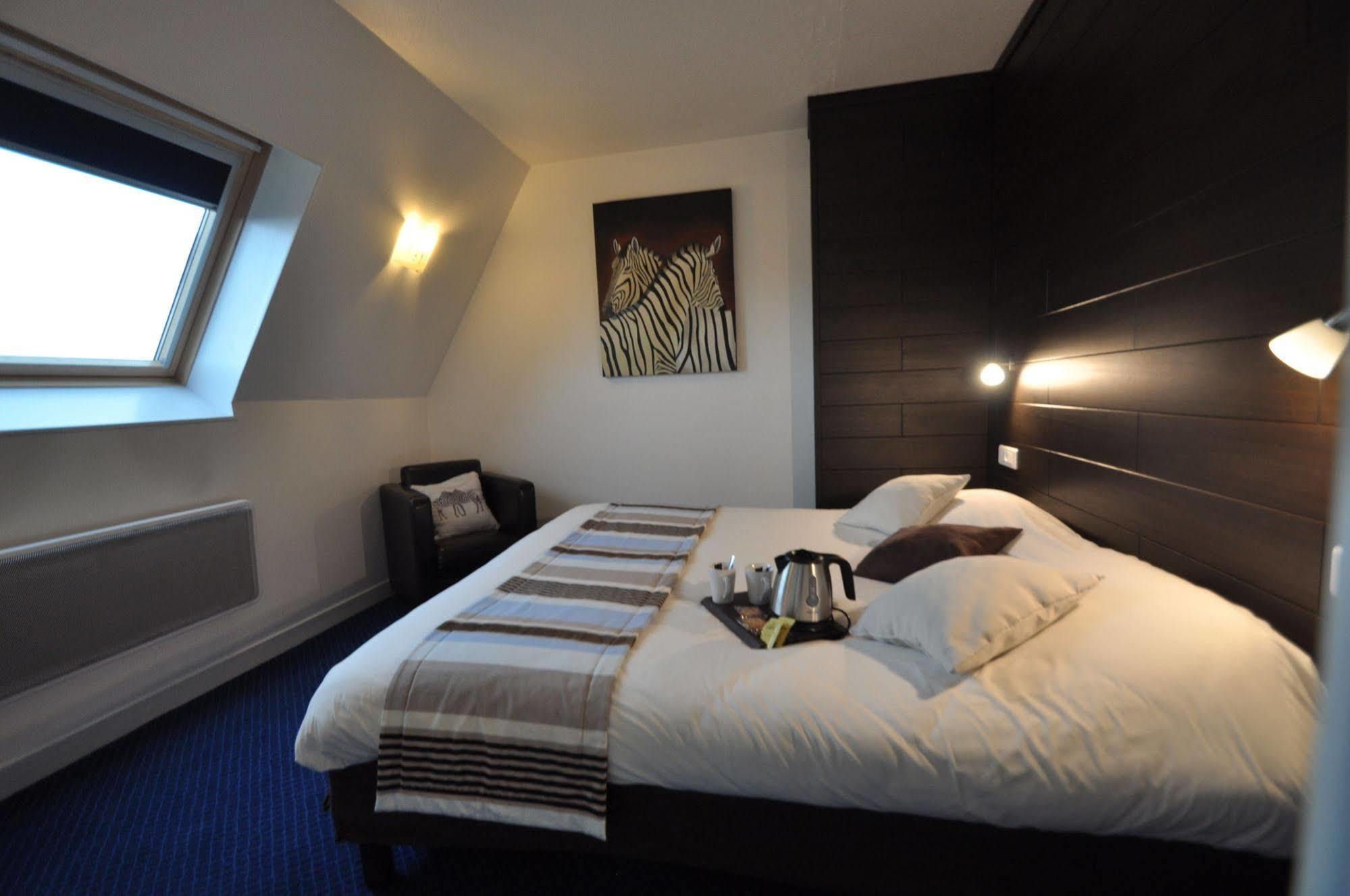 The Originals City, Hotel Du Chateau, 폰티비 외부 사진