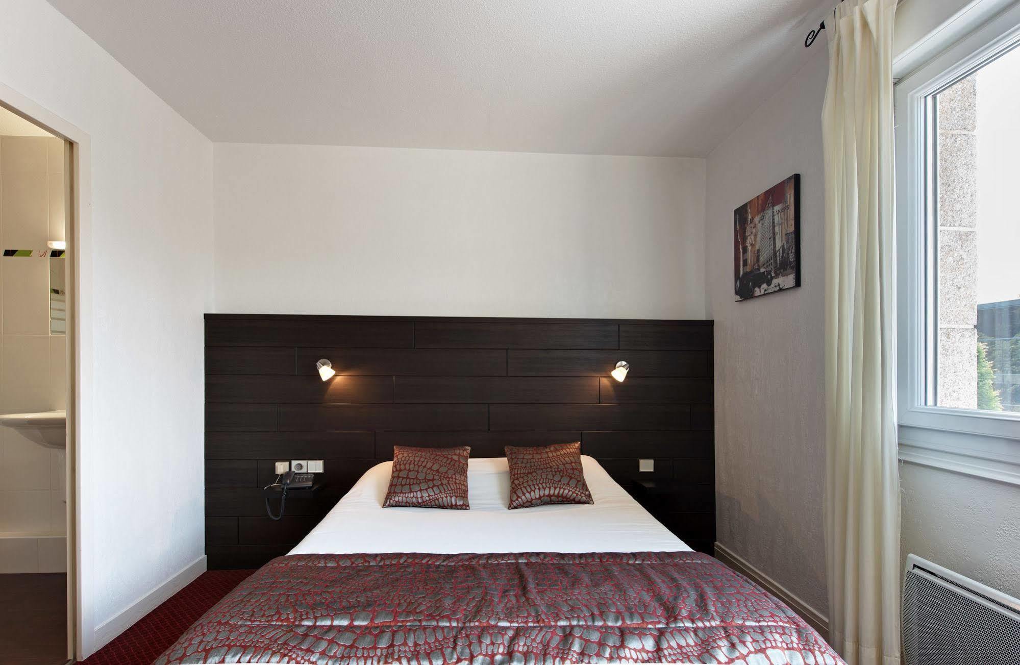 The Originals City, Hotel Du Chateau, 폰티비 외부 사진