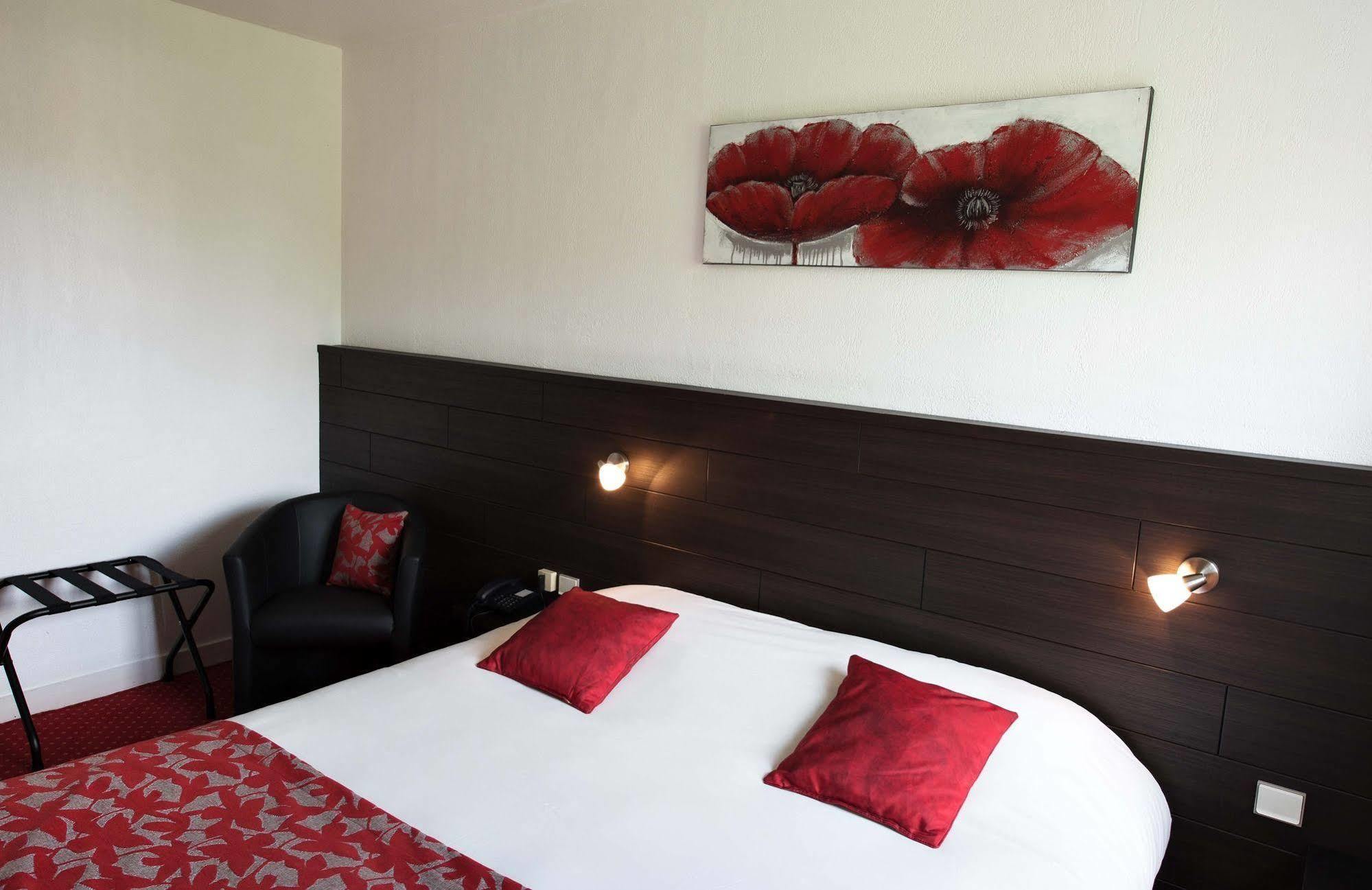 The Originals City, Hotel Du Chateau, 폰티비 외부 사진