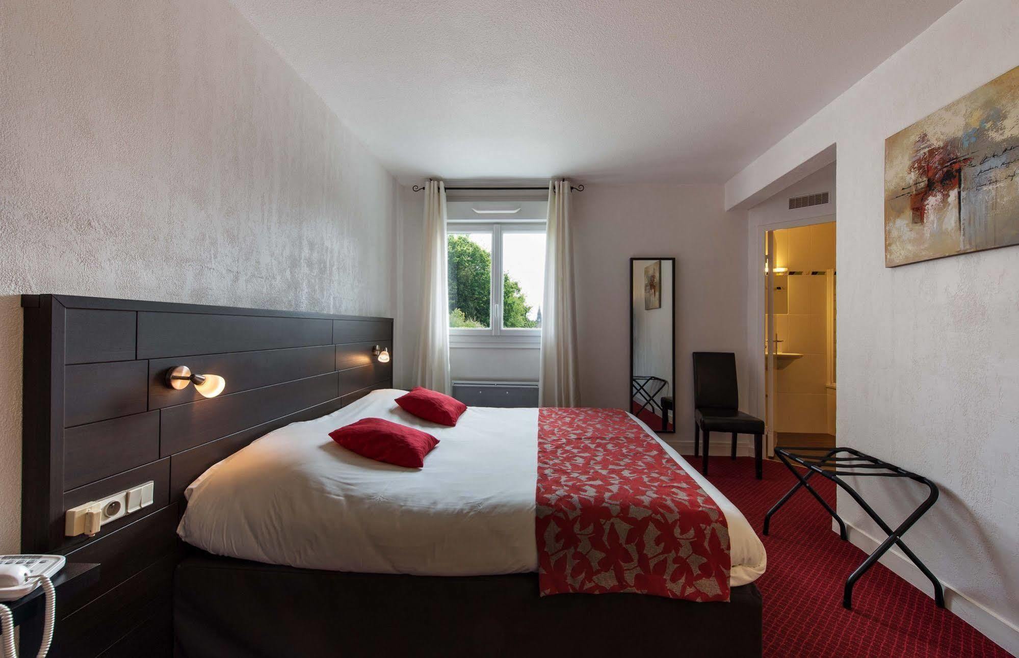 The Originals City, Hotel Du Chateau, 폰티비 외부 사진