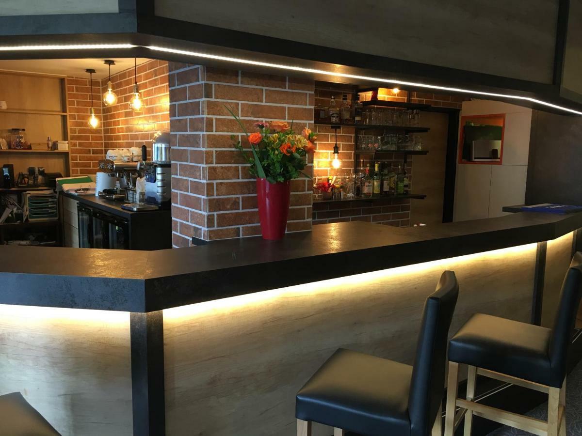 The Originals City, Hotel Du Chateau, 폰티비 외부 사진